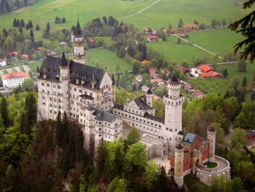 Schloss Neuschwanstein aus der Luft