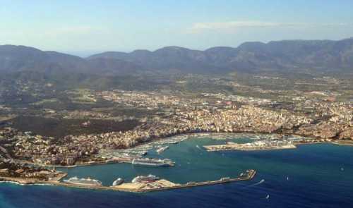 Der Hafen von Palma de Mallorca aus der Luft Manfred Walker  / pixelio.de