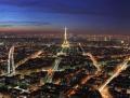 Paris bei Nacht aus der Luft gesehen