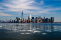 Die Skyline von New York vom Fluß aus fotografiert.